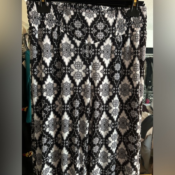 Classy Cache Pants - Picture 2 of 4